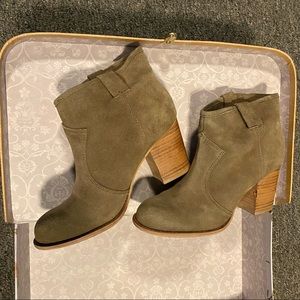 Splendid Lakota booties size 6.5 moss
